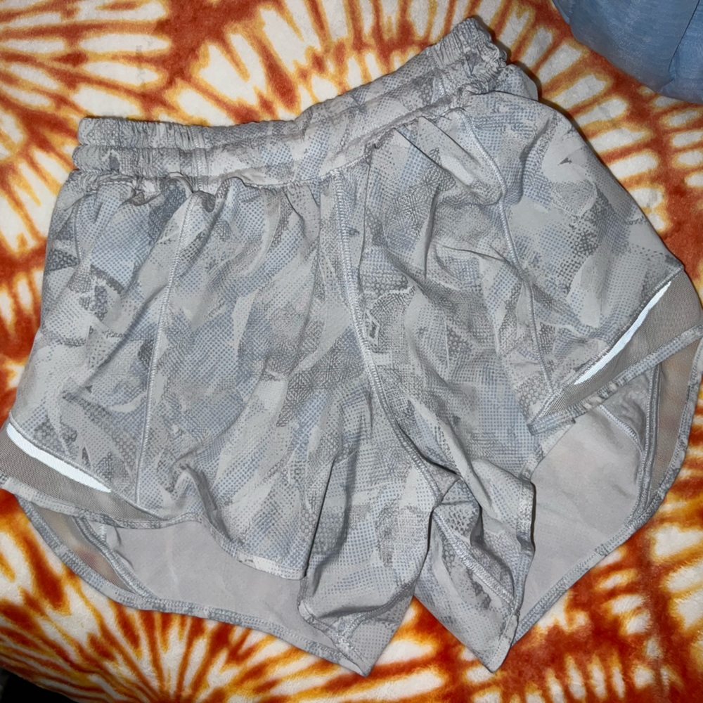 LULU shorts!!